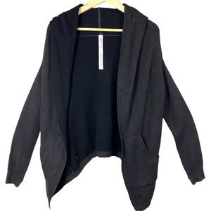 Super soft reversible Lululemon wrap with pockets on both sides!